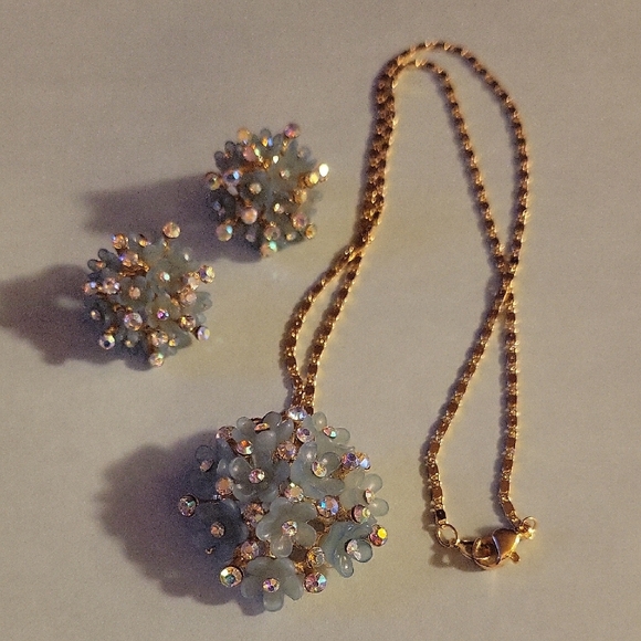 Regalo Blue Flower Floral & Rhinestone Gold Tone Necklace & Earrings Set - Picture 1 of 4